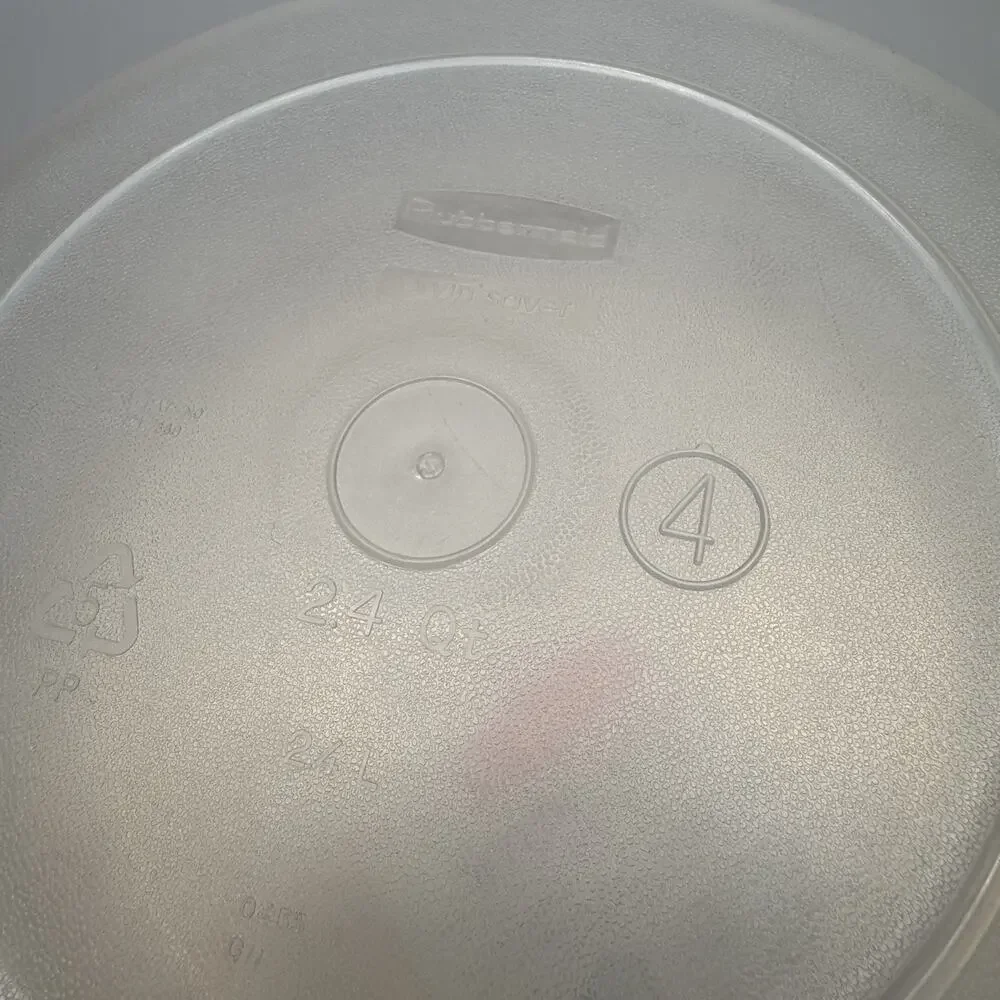 2 Rubbermaid Servin Saver #2 Storage Container Round Almond Lid 1.7 pt 0433
